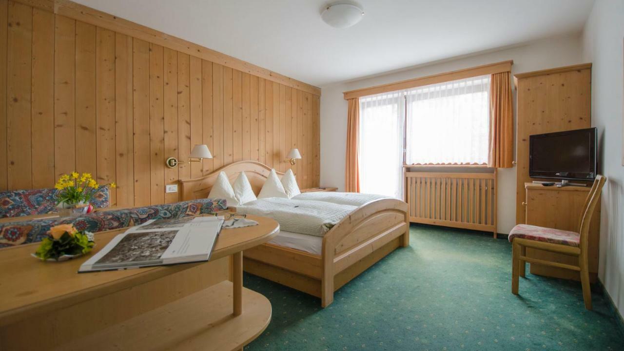 Hotel Garni Ruscel Santa Cristina Val Gardena Exterior photo